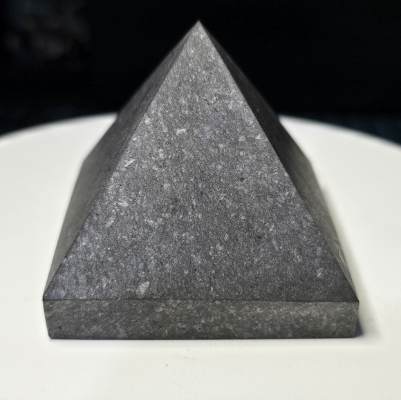 Shungite Pyramid - Picture 11 of 13